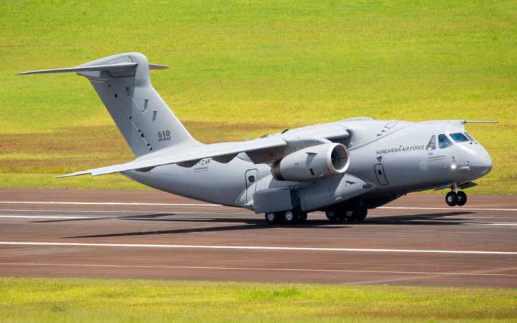 Megérkezett Magyarországra az első magyar KC-390 katonai szállítórepülőgép