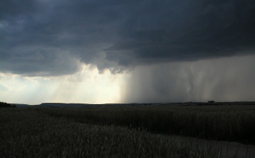 Heves zivatarokra figyelmeztet a meteorológiai szolgálat